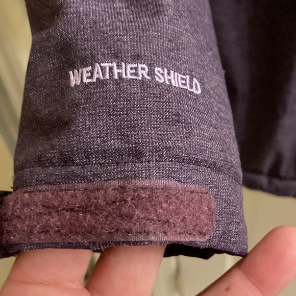 Avalanche winter coat with weather shield like new
Excellent condition - Picture 8 of 9